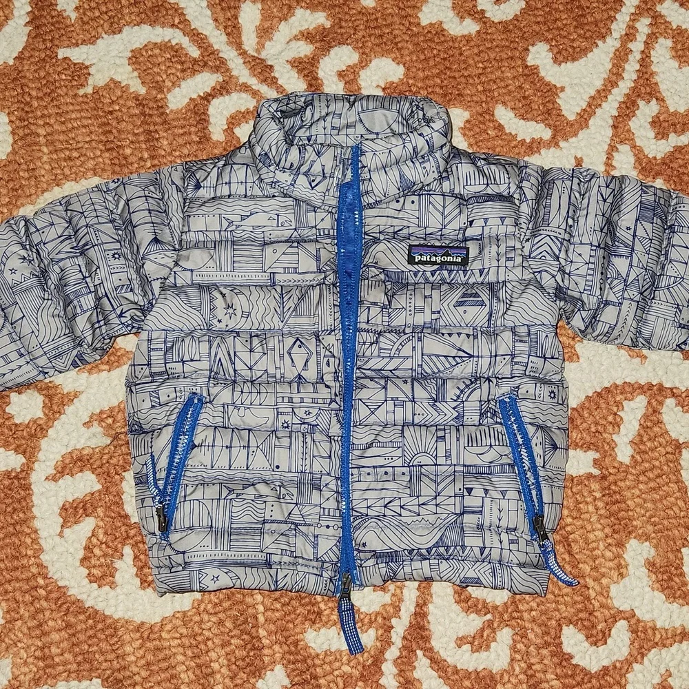 Patagonia® Worn WearBaby Down Sweater/jacket size 6-12months